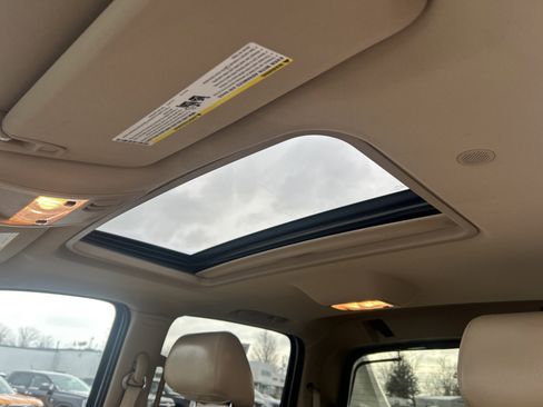 Used 2013 Chevrolet Avalanche LTZ image 24