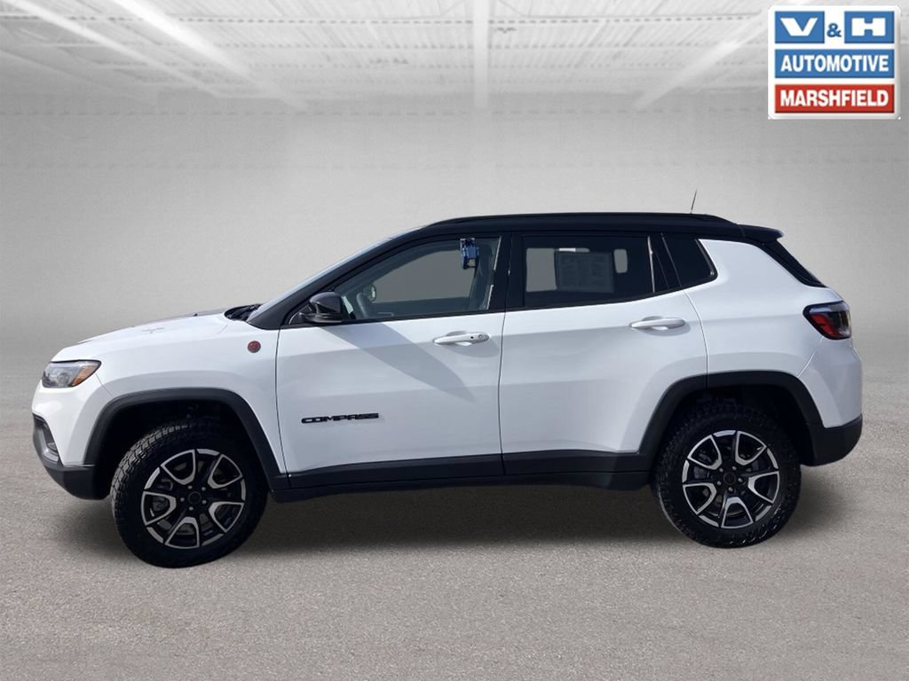 Used 2025 Jeep Compass Trailhawk AWD/4WD image 26