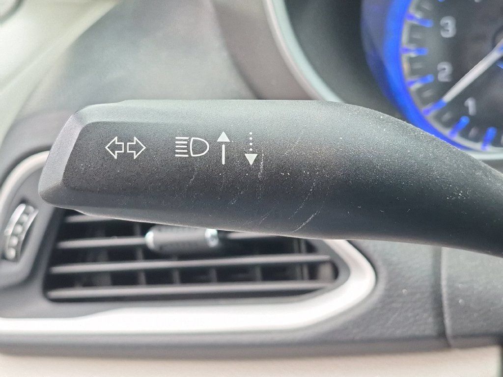 Used 2020 Chrysler Pacifica Touring-L FWD image 19