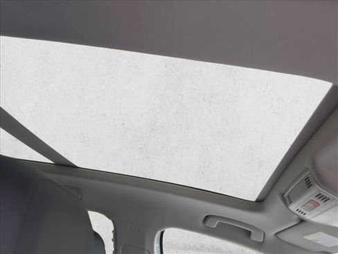 Used 2023 Volkswagen Tiguan SE w/ Panoramic Sunroof Package FWD image 28