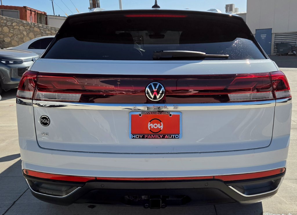 Used 2024 Volkswagen Atlas Cross Sport SE w/ Panoramic Sunroof Package FWD image 7
