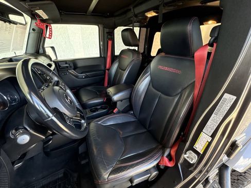 Used 2017 Jeep Wrangler Unlimited Rubicon AWD/4WD image 18