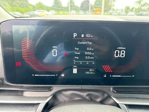 Used 2026 Kia Carnival FWD image 12
