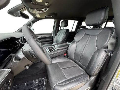 Used 2023 Jeep Wagoneer Series II w/ Flexible Seating Group AWD/4WD image 12