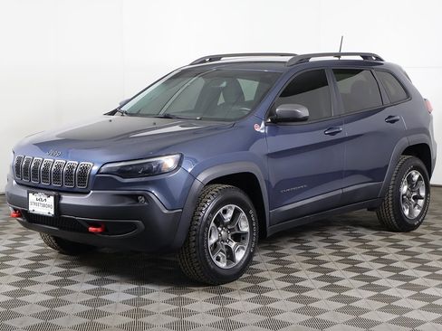 Used 2019 Jeep Cherokee Trailhawk w/ Cold Weather Group image 6