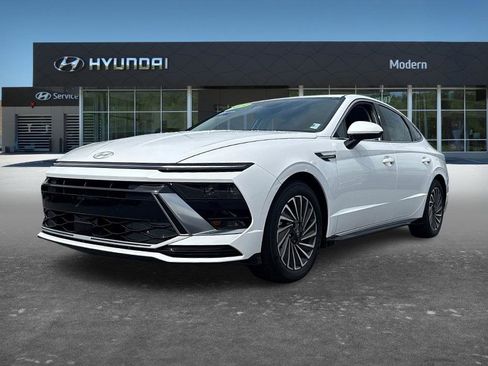 Certified 2025 Hyundai Sonata SEL FWD image 1