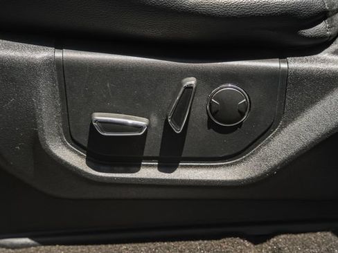 Used 2018 Ford Expedition XLT w/ Equipment Group 202A AWD/4WD image 46