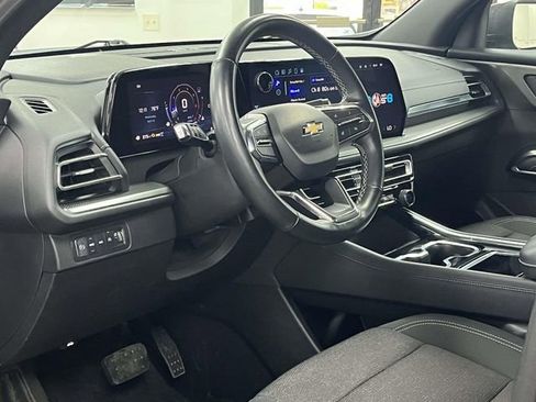 Used 2024 Chevrolet Traverse LT image 12