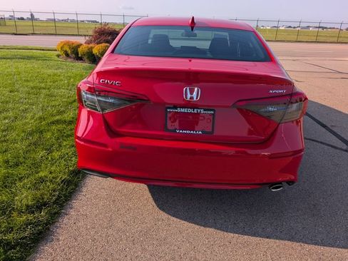 Used 2023 Honda Civic Sport image 7