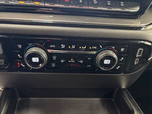 Used 2024 Chevrolet Silverado 1500 ZR2 w/ Technology Package image 32