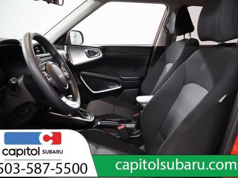 Used 2023 Kia Soul LX w/ LX Technology Package FWD image 13
