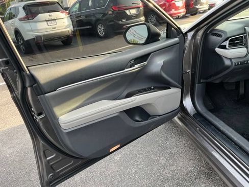 Used 2022 Toyota Camry XSE FWD image 5