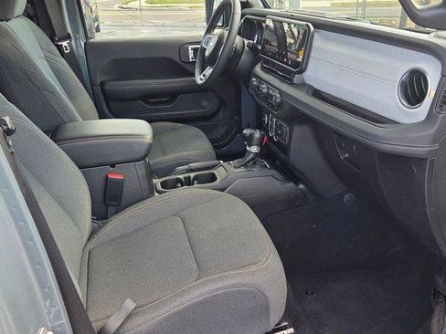 Used 2025 Jeep Wrangler Sahara image 15