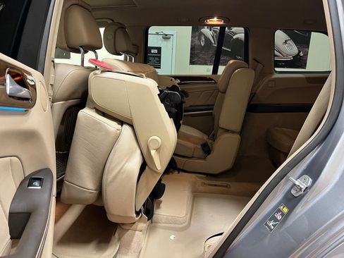 Used 2015 Mercedes-Benz GL 550 4MATIC image 33