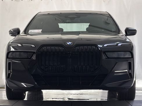 Used 2023 BMW 740i w/ Parking Assistance Package RWD image 5