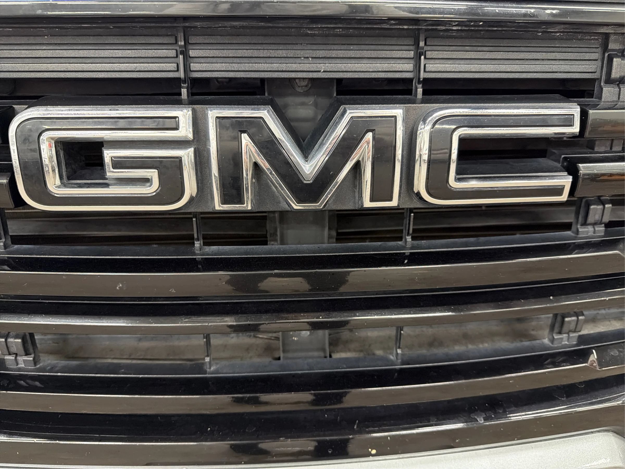 Used 2023 GMC Acadia SLE w/ Driver Convenience Package FWD image 45
