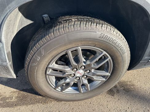 Used 2025 GMC Acadia Elevation image 23