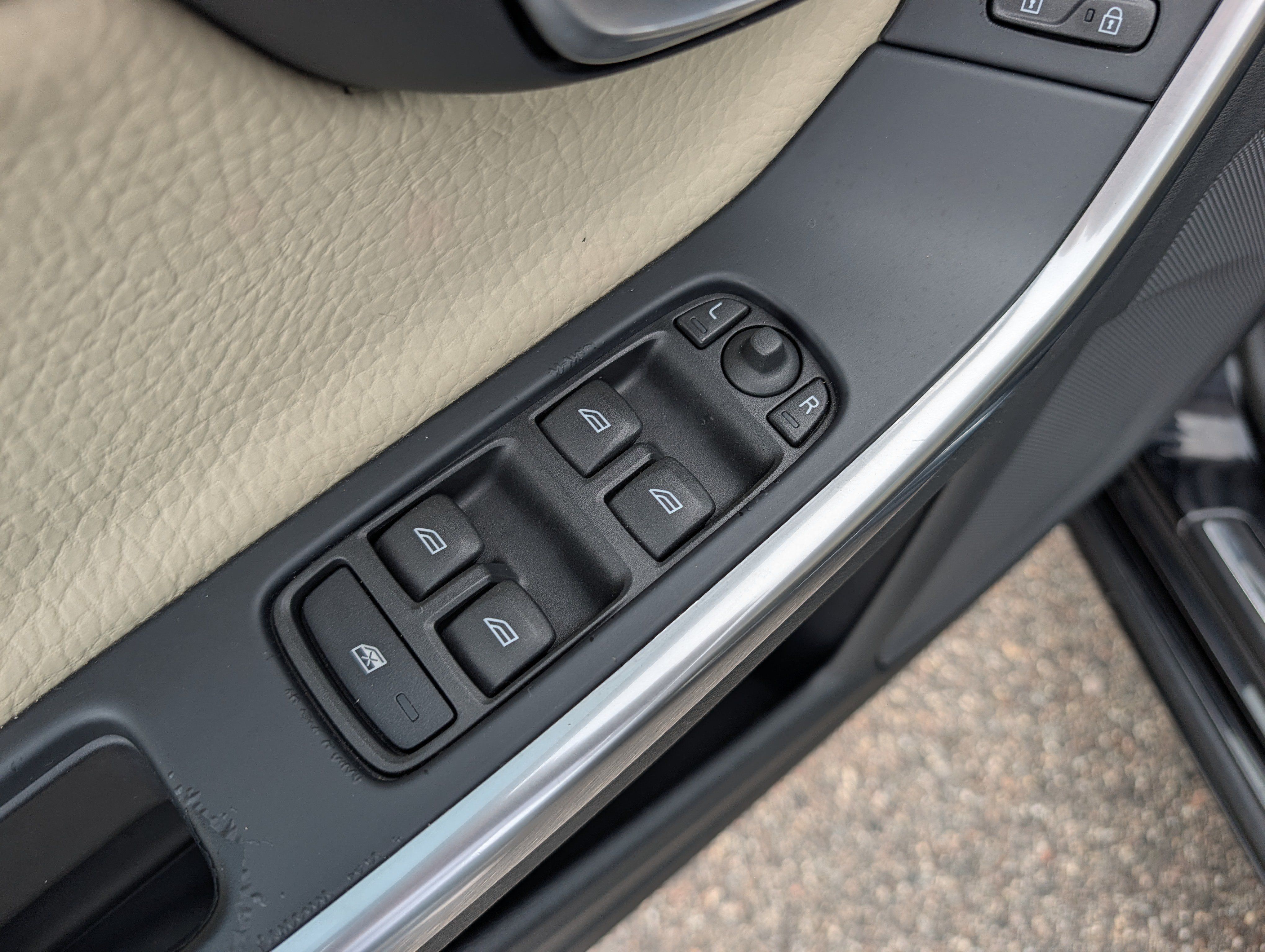 Used 2012 Volvo S60 T5 w/ Climate Pkg FWD image 22