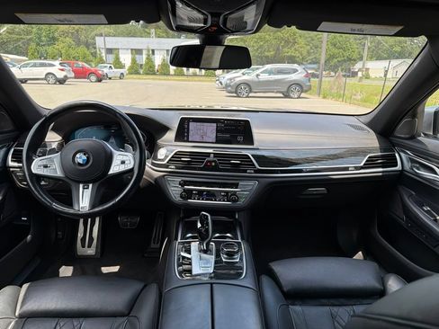 Used 2022 BMW 750i xDrive w/ Executive Package AWD/4WD image 8