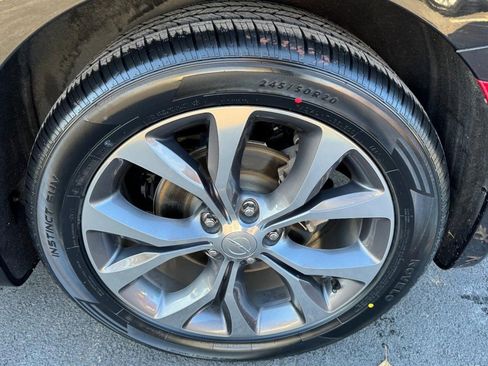 Used 2017 Chrysler Pacifica Limited w/ UConnect Theater Package image 7