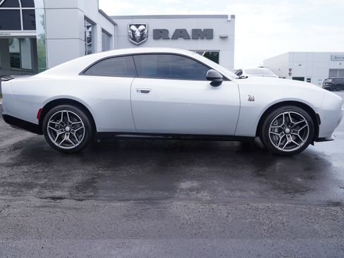 Used 2026 Dodge Charger Scat Pack AWD/4WD image 2