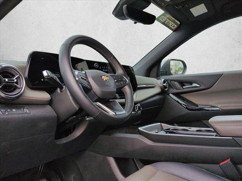 Used 2025 Chevrolet Equinox LT w/ Convenience Package II FWD image 10