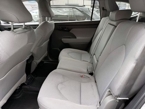 Certified 2024 Toyota Highlander LE AWD/4WD image 14