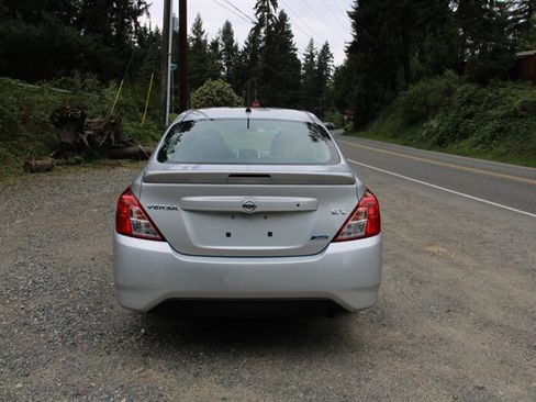 Used 2015 Nissan Versa SV image 10