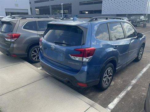 Used 2022 Subaru Forester Premium AWD/4WD image 3