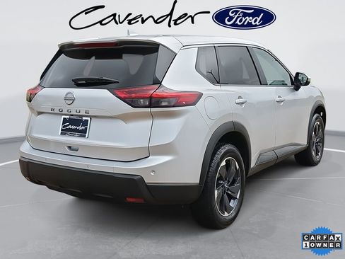 Used 2025 Nissan Rogue SV image 5