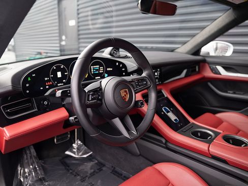 Certified 2023 Porsche Taycan GTS image 4