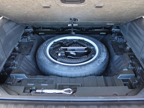 Used 2023 BMW X5 xDrive40i w/ M Sport Package image 28