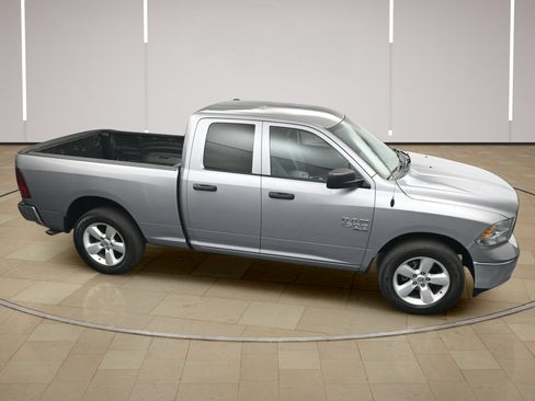 Used 2024 RAM 1500 Classic SLT AWD/4WD image 31