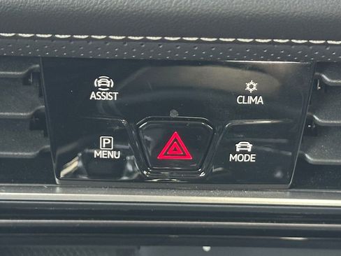 Used 2024 Volkswagen Atlas SE w/ Panoramic Sunroof Package FWD image 10