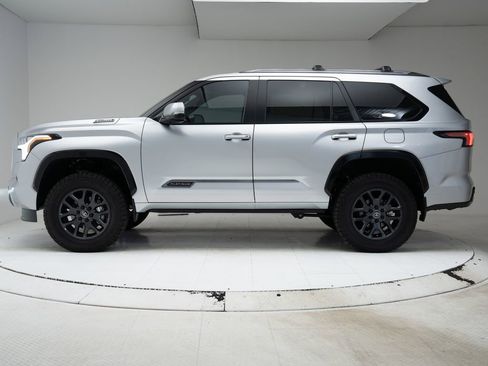 Used 2026 Toyota Sequoia Platinum AWD/4WD image 2