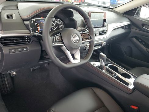 New 2025 Nissan Altima 2.5 SR image 9
