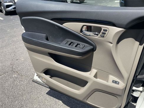 Used 2016 Honda Pilot Touring image 21
