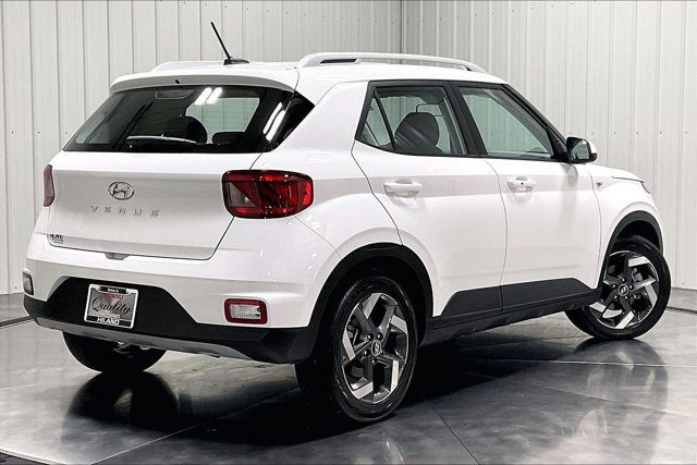 Used 2025 Hyundai Venue SEL FWD image 13