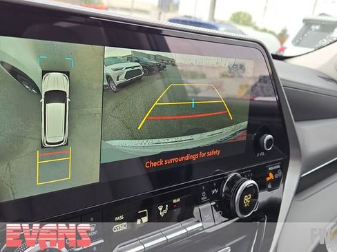 Used 2025 Toyota Highlander Platinum image 9