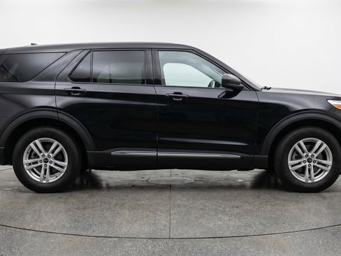 Used 2024 Ford Explorer XLT w/ Equipment Group 202A image 11