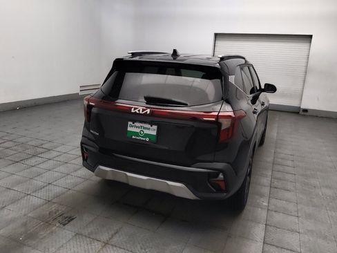 Used 2024 Kia Seltos EX FWD image 7