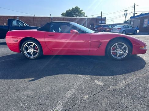 Used 2004 Chevrolet Corvette Convertible w/ Preferred Equipment Group RWD image 2