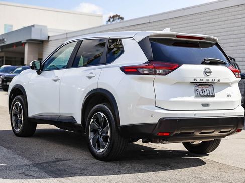 Used 2024 Nissan Rogue SV FWD image 4