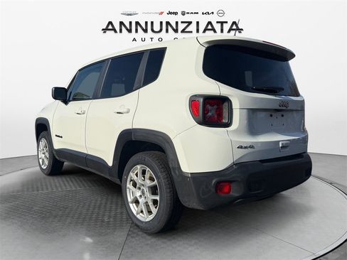 Used 2023 Jeep Renegade Latitude image 3