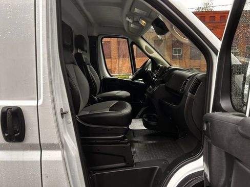 Used 2025 RAM ProMaster 2500 w/ Convenience Group FWD image 17