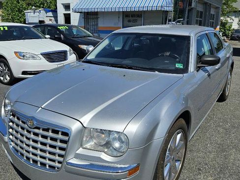 Used 2008 Chrysler 300 Limited RWD image 2