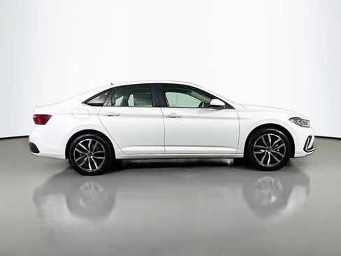 New 2026 Volkswagen Jetta SE FWD image 8