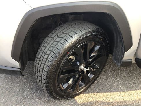 Used 2021 Toyota RAV4 XLE Premium image 16