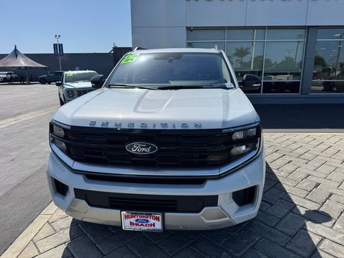 Used 2025 Ford Expedition Platinum image 33