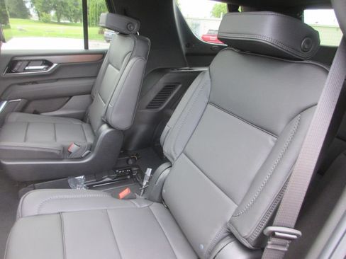 New 2026 GMC Yukon Denali w/ Denali Reserve Package AWD/4WD image 12